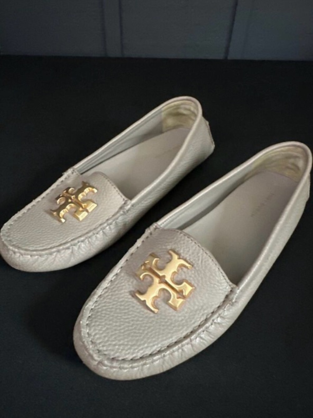 Tory Burch Everly Leather Driver Loafers French Gray Taupe Rolled Brass Size 6M